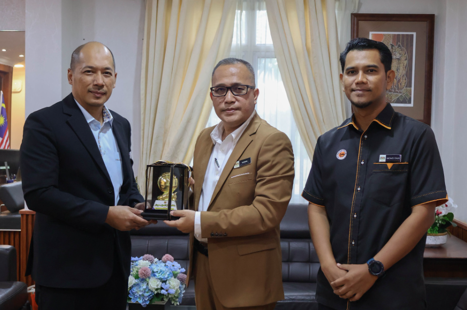 KUNJUNGAN HORMAT JABATAN BELIA DAN SUKAN NEGERI TERENGGANU KE JABATAN PENDIDIKAN NEGERI TERENGGANU
