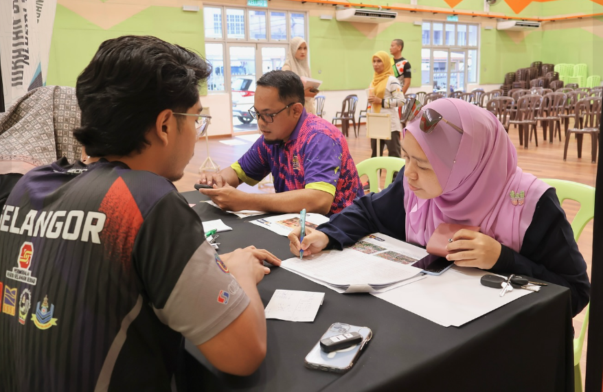 HARI KEDUA SESI AGIHAN KIT PESERTA CYCLING TOUR ASEAN SOLIDARITY 2025