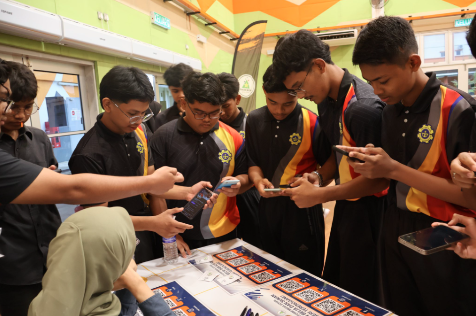 MOTIVASI: "MEMBINA PERIBADI CEMERLANG, MENGGAPAI KEJAYAAN GEMILANG"